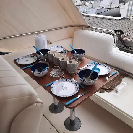 Flower Jane Boat Botel