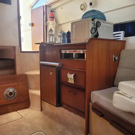 Botel Flower Jane Boat *